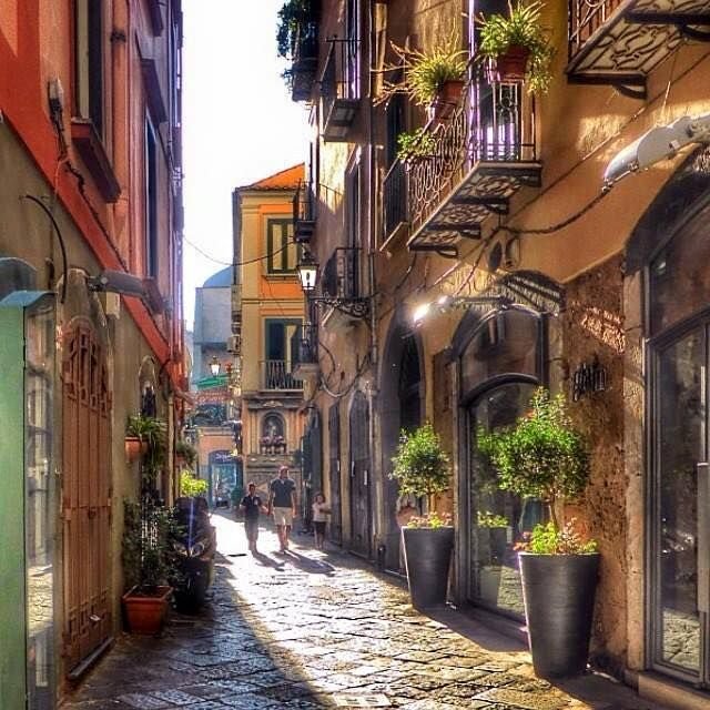 via mercanti salerno centro storico 01